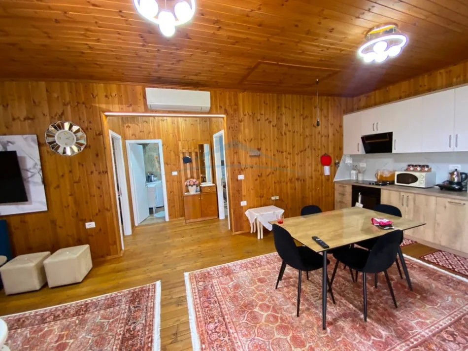 Kamez , jepet me qera Vile 1 Katshe , 930 m² (Liqeni i Cerkezes )