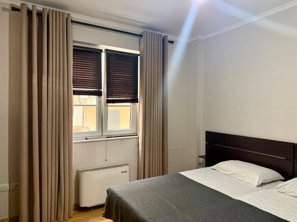 Tirane, jepet me qera Vile 3 Katshe , 180 m² 1.000 € (Vilat Amerikane, Sauk, Tirane)