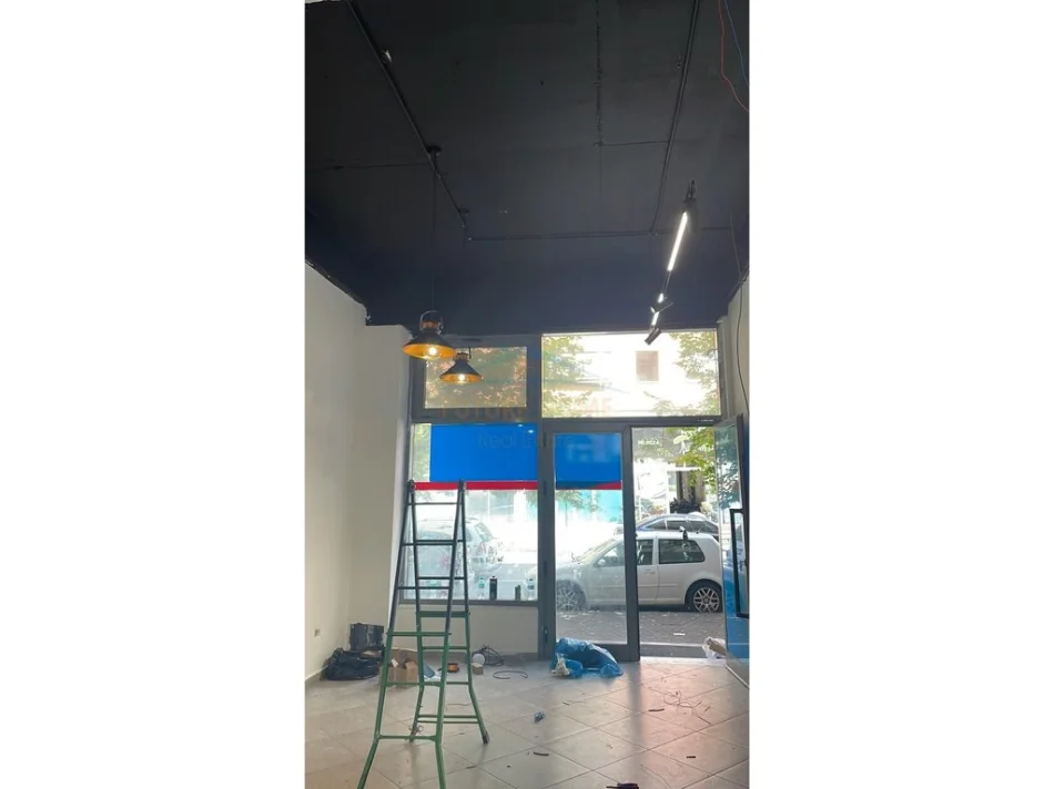 Tirane, shitet ambjent biznesi Kati 0, 71 m² 180.000 € (Rruga e Dibres)