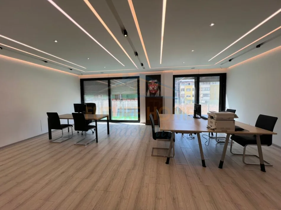 Tirane, shitet apartament 2+1+Ballkon Kati 7, 93 m² 360.000 € 