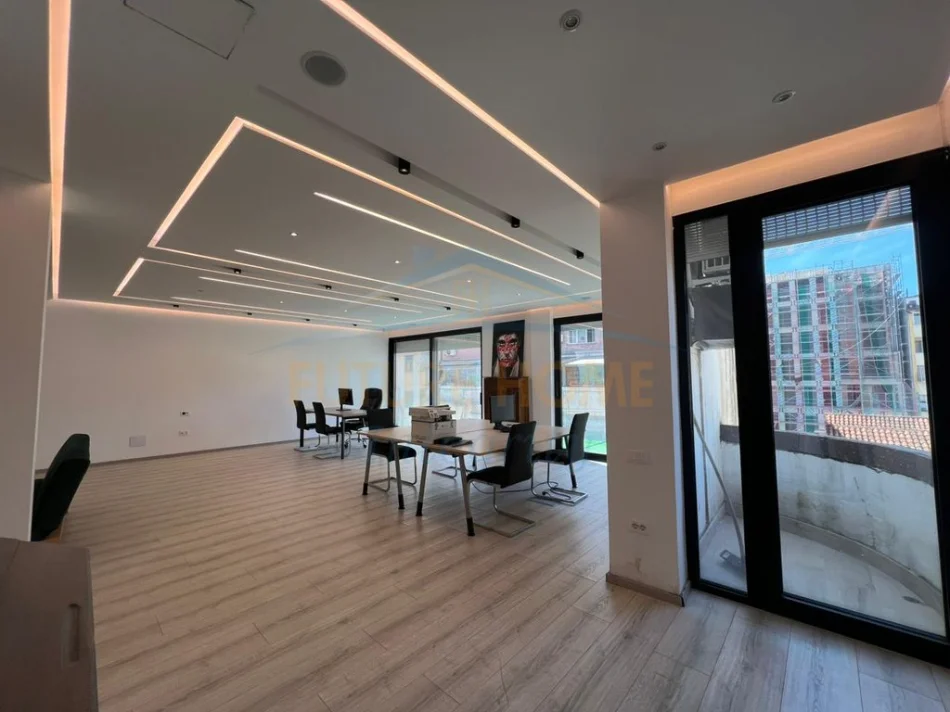 Tirane, jepet me qera ambjent biznesi Kati 7, 100 m² 1.500 € 