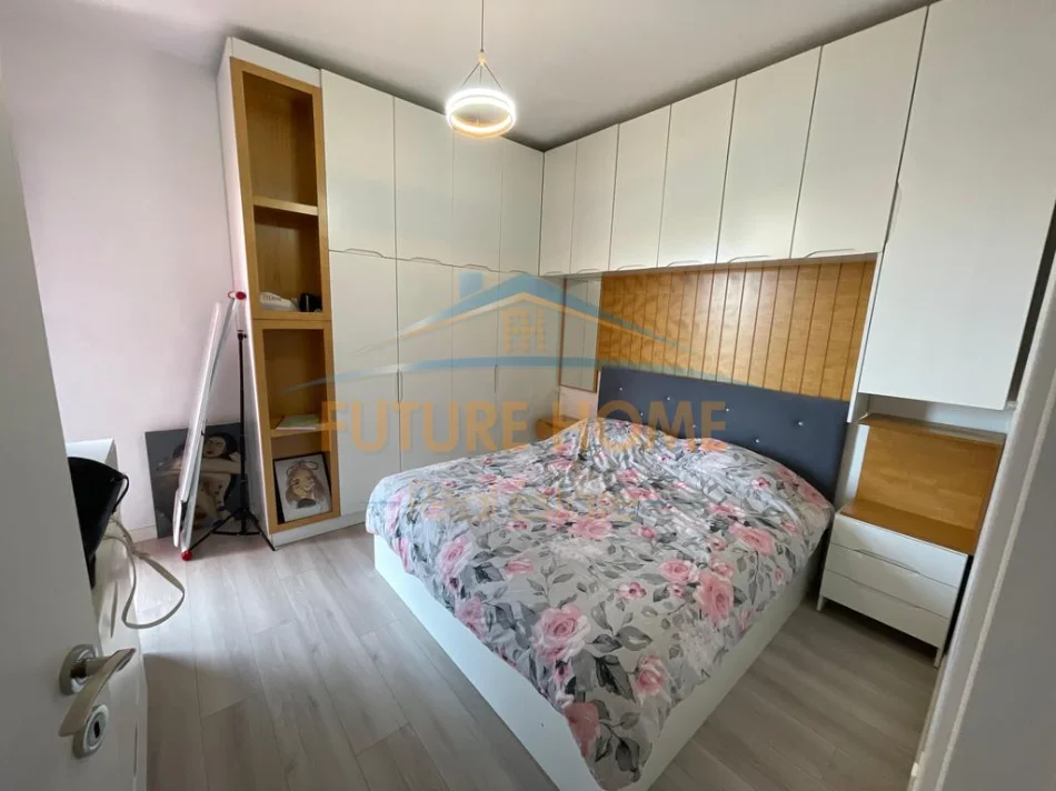 Tirane, jepet me qera apartament 1+1+Ballkon Kati 4, 70 m² 700 € 