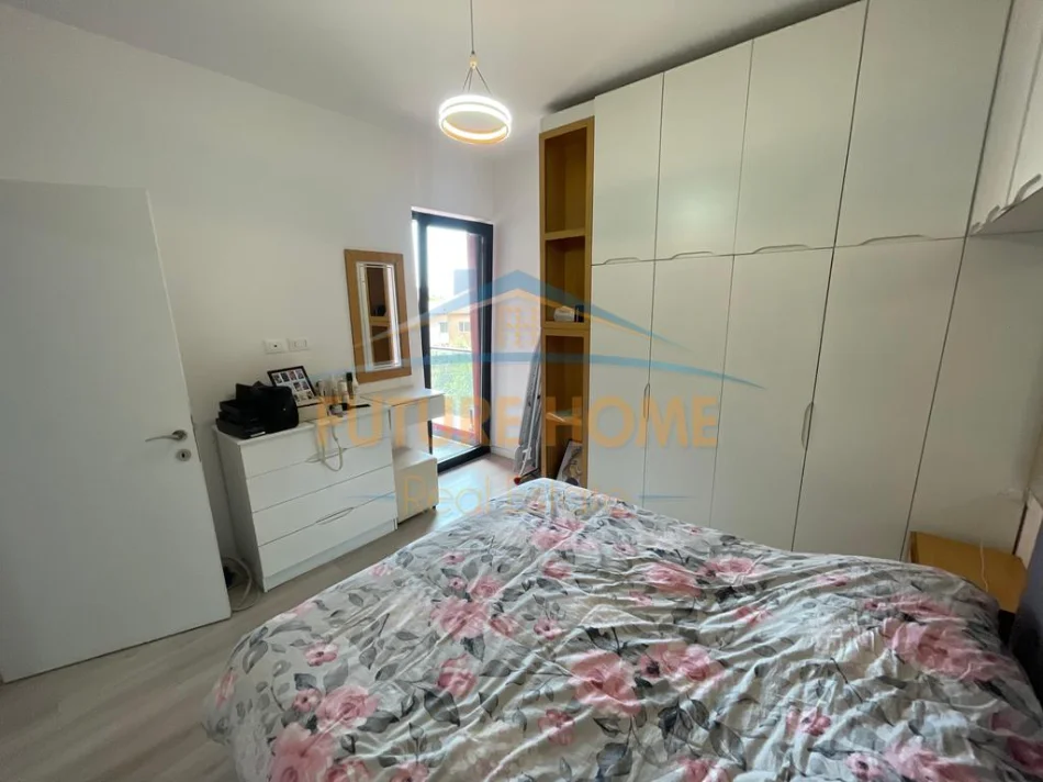 Tirane, jepet me qera apartament 1+1+Ballkon Kati 4, 60 m² 700 € (Rruga e Dibres)