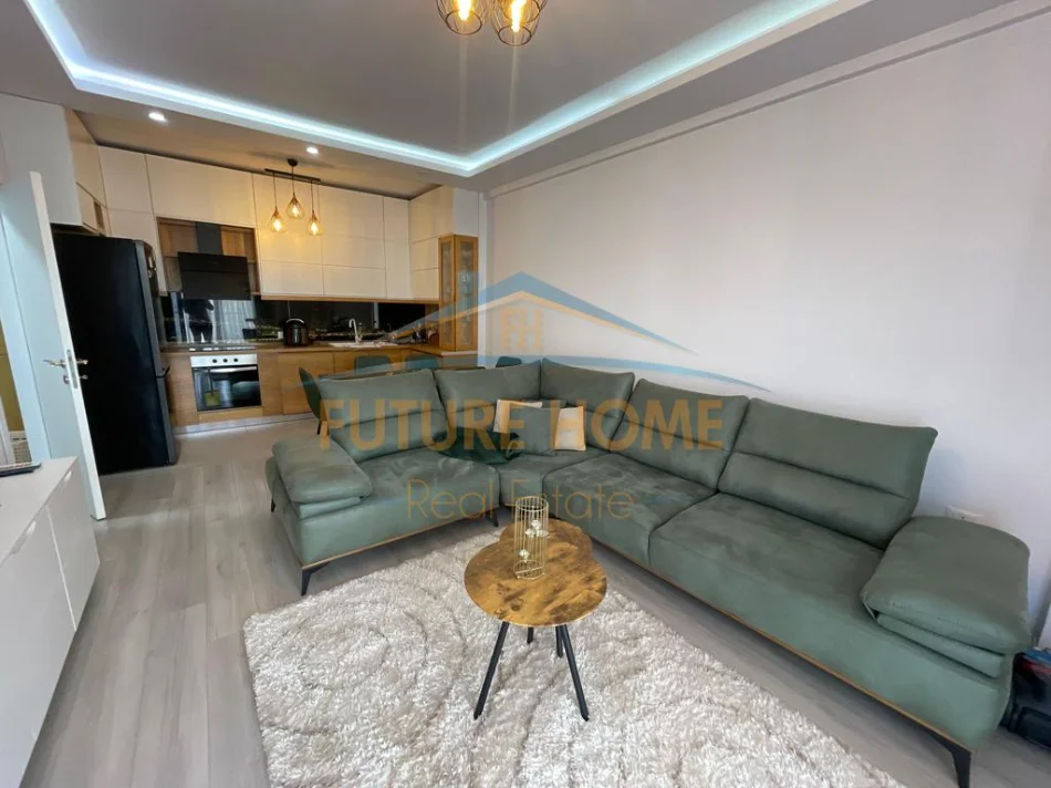 Tirane, jepet me qera apartament 1+1+Ballkon Kati 4, 60 m² 700 € (Rruga e Dibres)