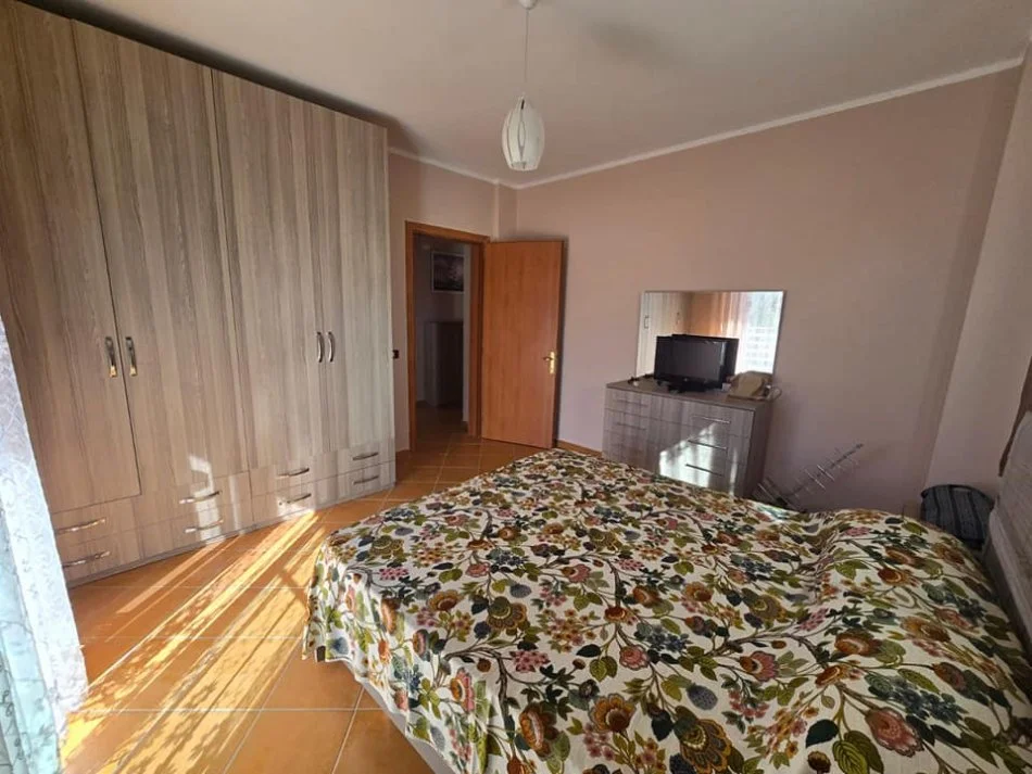 Durres, jepet me qera 1+1 Kati 1, 250 € (GOLEM!)