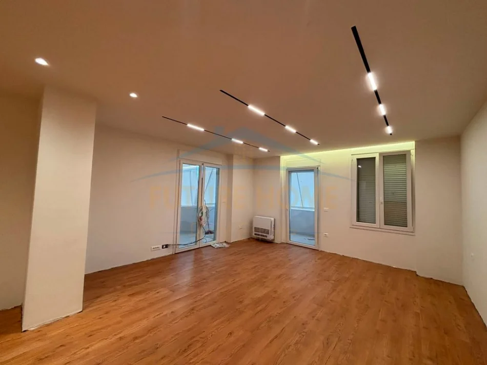 Tirane, jepet me qera ambjent biznesi Kati 9, 122 m² 1.500 € (Ish Ekspozita Shqiperia Sot)