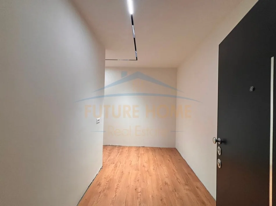 Tirane, jepet me qera ambjent biznesi Kati 9, 122 m² 1.500 € (Ish Ekspozita Shqiperia Sot)