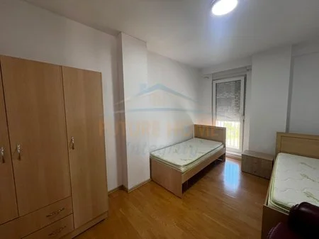 Tirane, jepet me qera apartament 2+1+Ballkon Kati 3, 83 m² 600 € (Qytet Studenti)