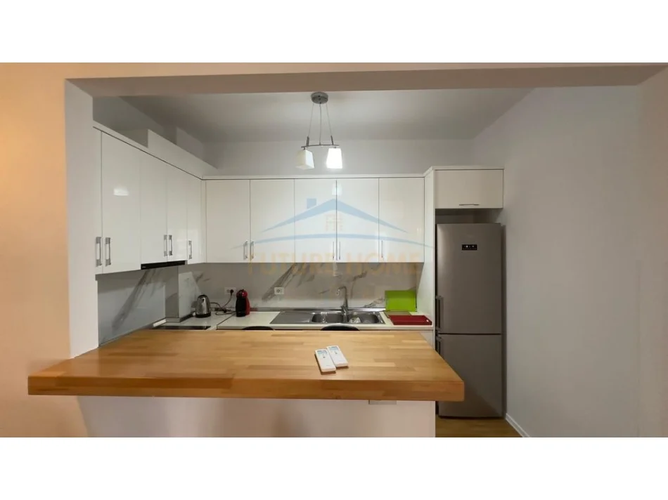 Tirane, jepet me qera apartament 2+1 Kati 2, 123 m² 1.300 € (Rruga e Barrikadave)
