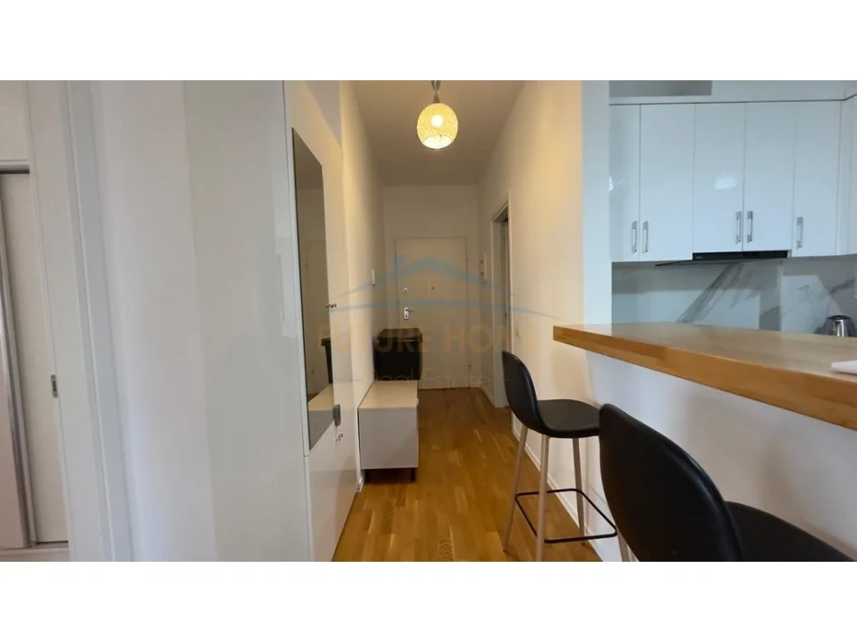 Tirane, jepet me qera apartament 2+1+Ballkon Kati 2, 123 m² 1.500 € (Rruga e Barrikadave)