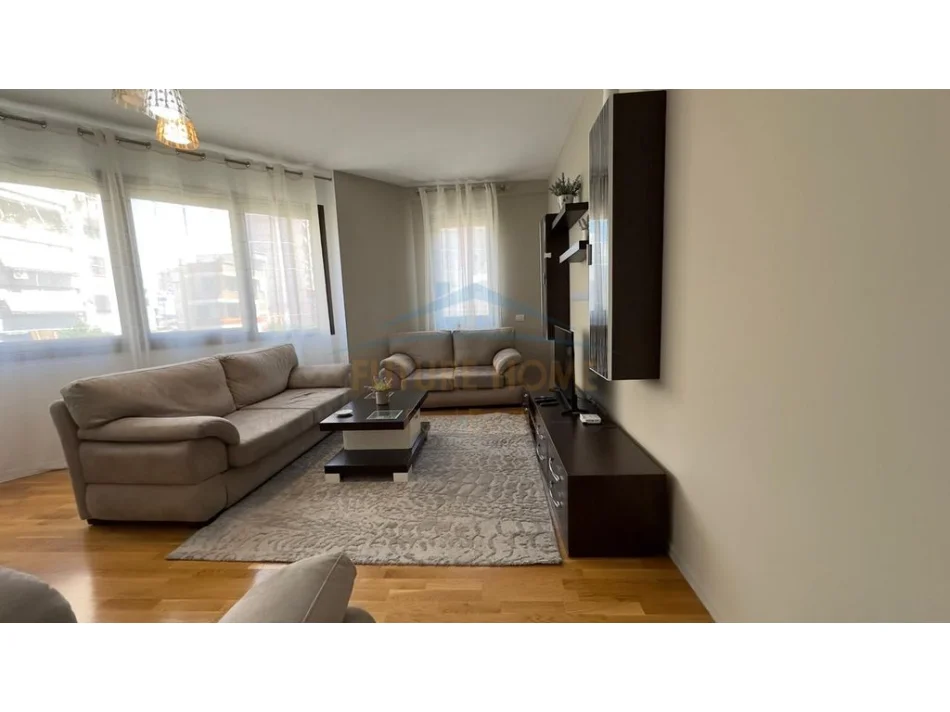 JEPET ME QERA APARTAMENT 2+1+POST  RRUGA E BARRIKADAVE