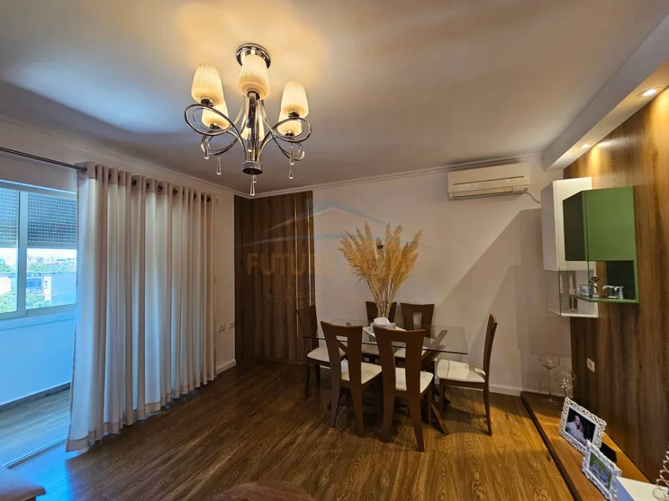 Tirane, shitet apartament 2+1+Ballkon Kati 4, 85 m² 153.000 € (Laprake)