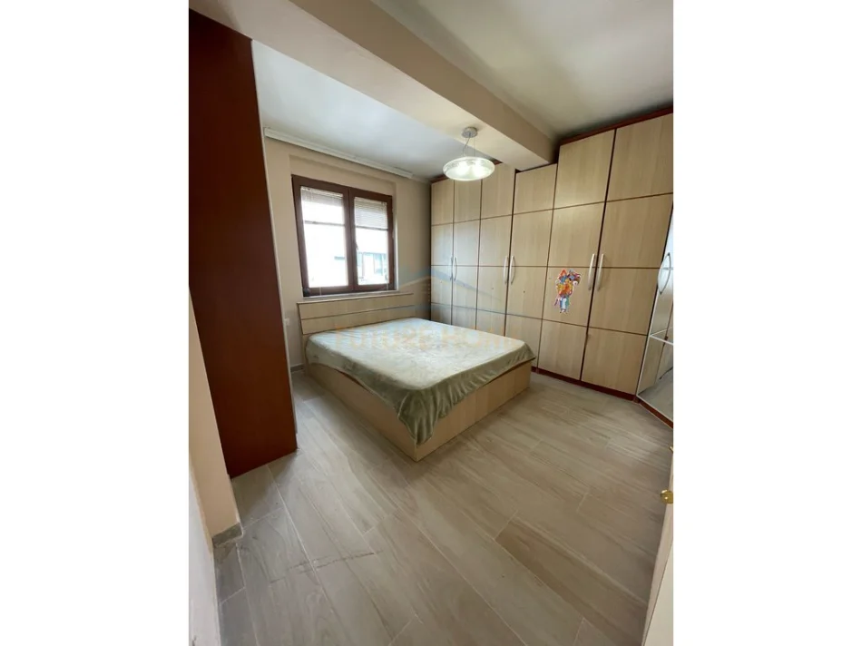 Tirane, shitet apartament 2+1+Ballkon Kati 7, 87 m² 252.000 € (Stacioni i trenit)