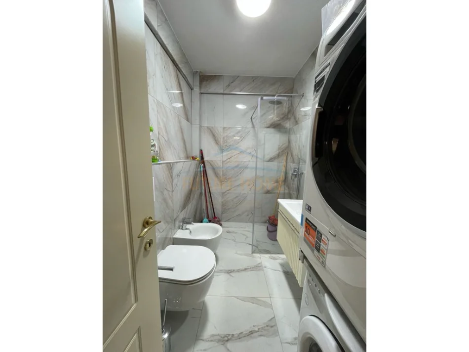 Tirane, shitet apartament 1+1+Ballkon Kati 7, 87 m² 244.000 € (Bulevardi Zogu i 1)