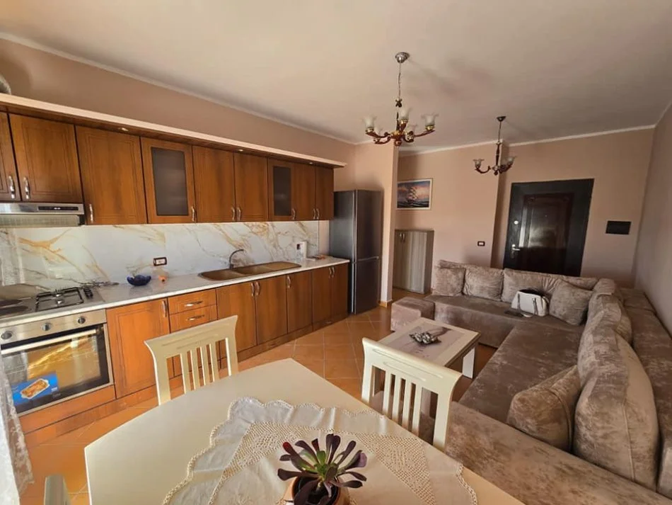 Durres, jepet me qera 1+1 Kati 1, 250 € (GOLEM!)