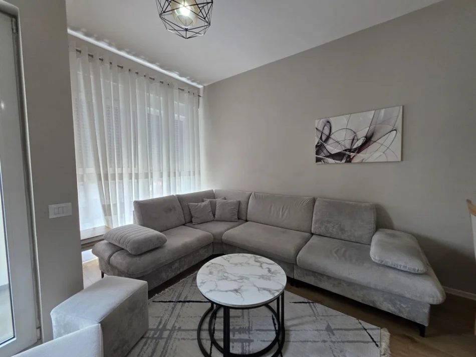 Tirane, jepet me qera apartament 2+1+Ballkon Kati 7, 94 m² 800 € (Bulevardi i ri, Marga 2)