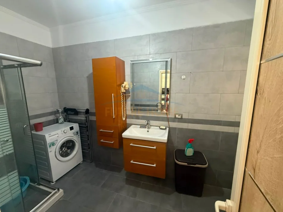 Tirane, jepet me qera shtepi 2+1 , 179 m² 600 € (Rruga Besa)
