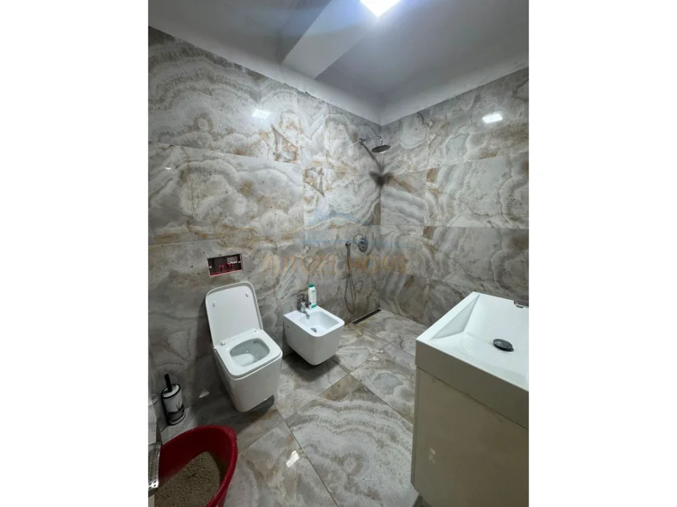 Tirane, shes apartament 1+1+Ballkon Kati 6, 70 m² 120.000 € (Unaza e Re)