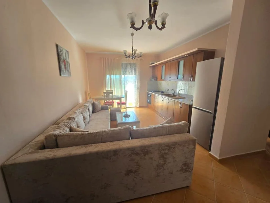 Durres, jepet me qera 1+1 Kati 1, 250 € (GOLEM!)