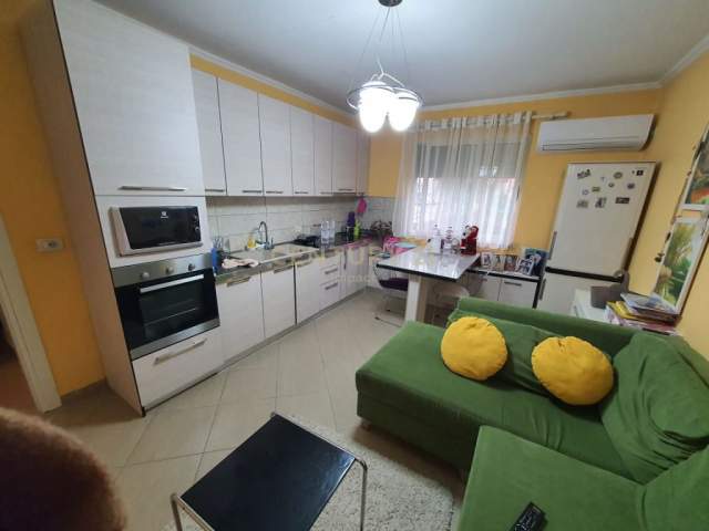 Tirane, shitet apartament 2+1 Kati 2, 54 m² 54.000 Euro (Xhamia Xhura, Oxhaku)