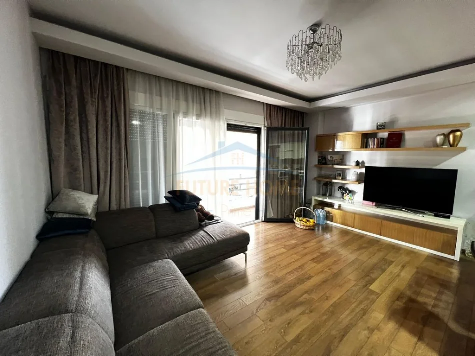 Tirane, shitet apartament 3+1+Aneks+Ballkon Kati 5, 142 m² 255.240 € (Rruga Dritan Hoxha)