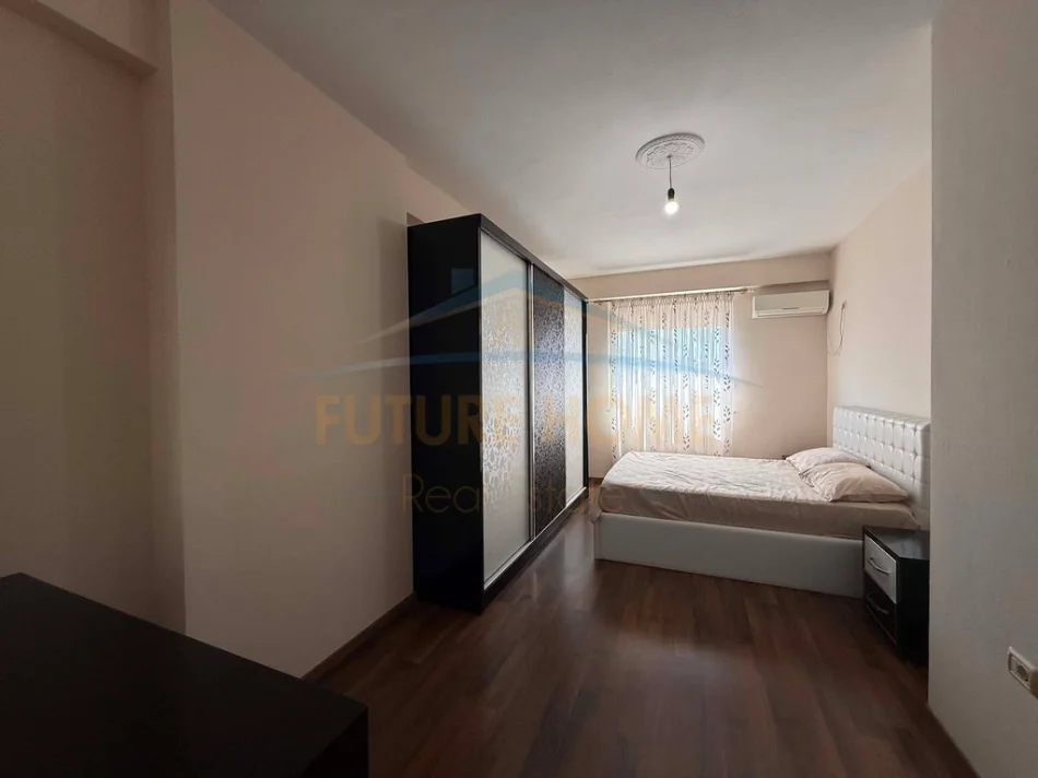 Tirane, jepet me qera apartament 2+1 Kati 7, 107 m² 550 € (Unaza Re)