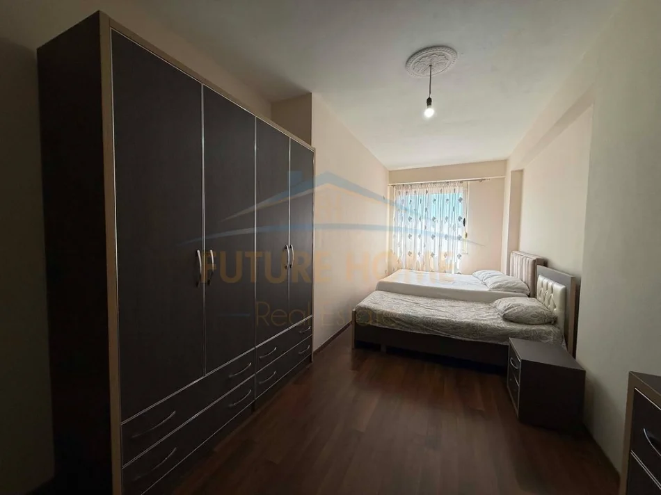 Tirane, jepet me qera apartament 2+1+Ballkon Kati 7, 107 m² 550 € (Unaza e Re)