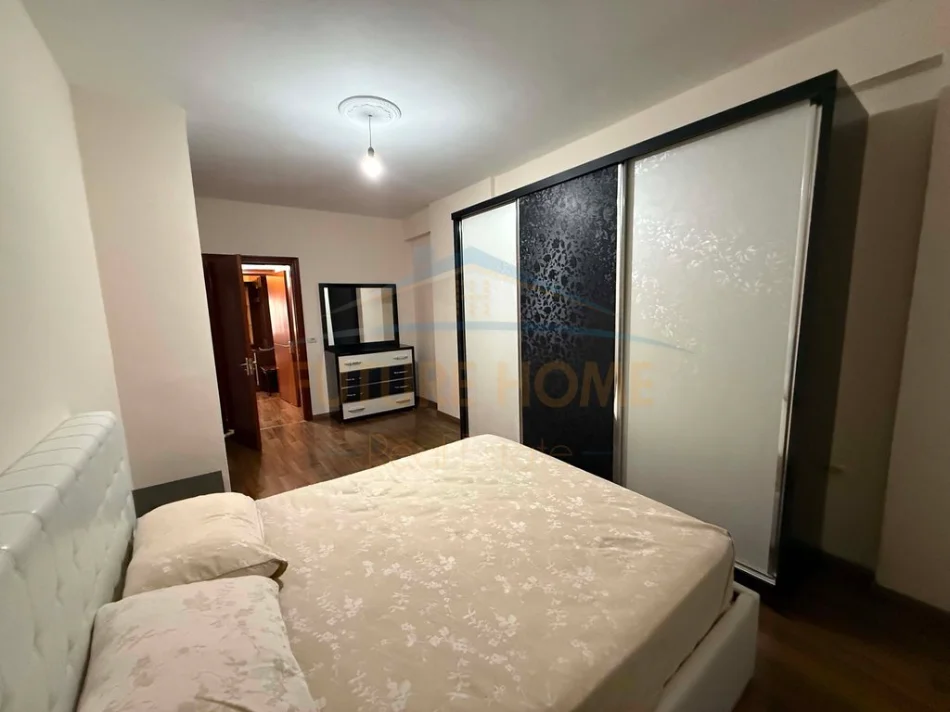Tirane, jepet me qera apartament 2+1 Kati 7, 107 m² 550 € (Unaza Re)