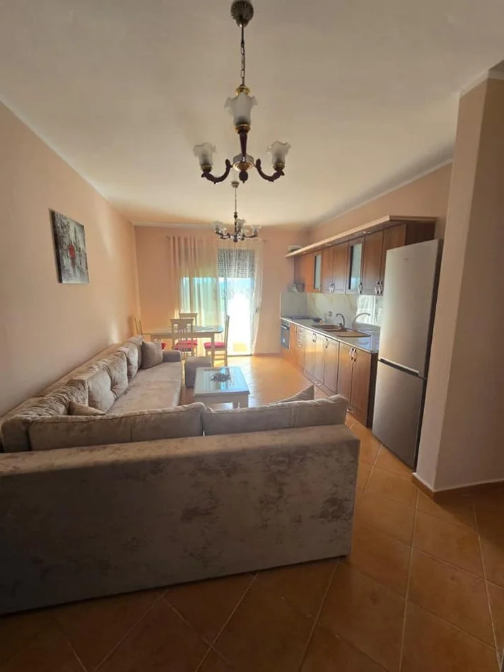 Durres, jepet me qera 1+1 Kati 1, 250 € (GOLEM!)