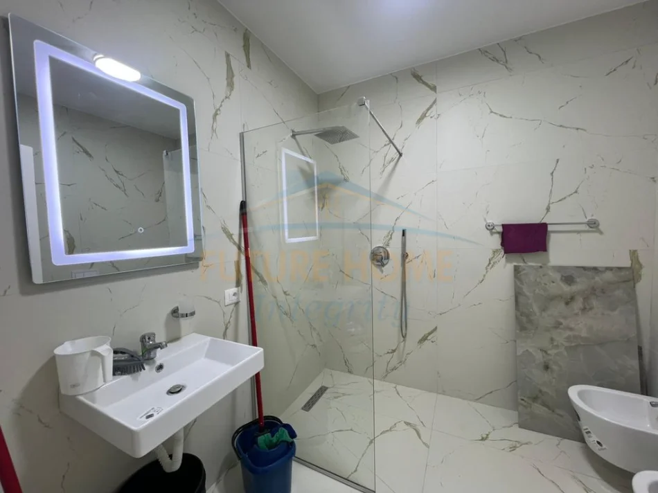 Tirane, jepet me qera apartament 2+1 Kati 1, 88 m² 600 € (Rezidenca Porta Tirana e Re, Sauk)