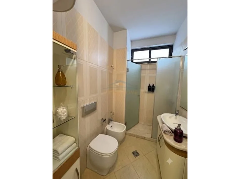 Tirane, shitet apartament 3+1+Aneks+Ballkon Kati 5, 142 m² 255.240 € (Rruga Dritan Hoxha)