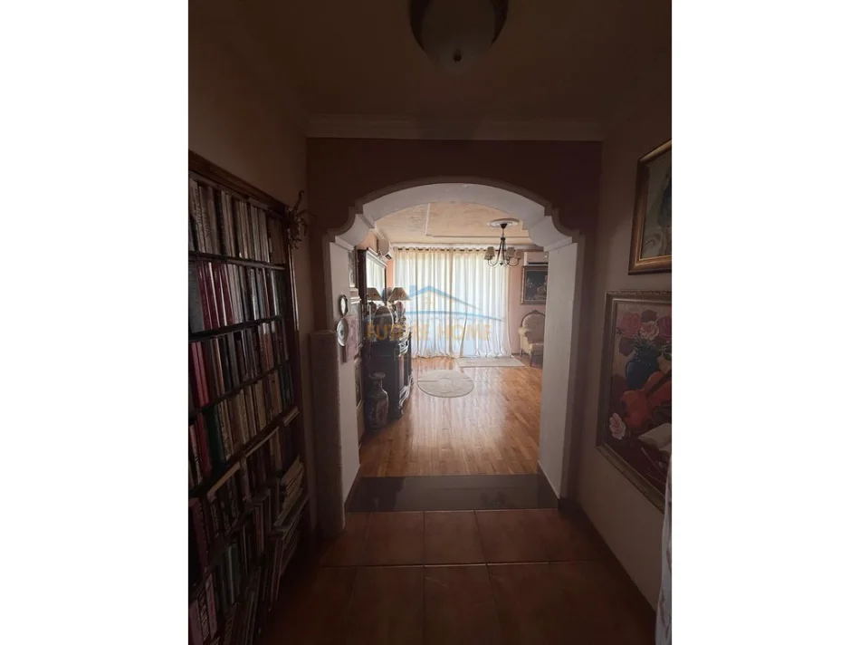 Tirane, shitet apartament 2+1 Kati 4, 93 m² 182.000 € (Materniteti i Ri)