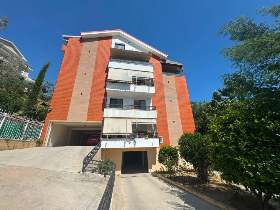 Tirane, shitet apartament duplex Dublex Kati 3, 177 m² 350.000 € (Kopshti Botanik)