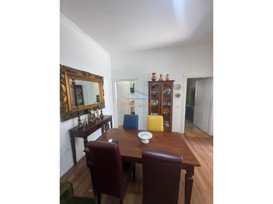 Tirane, shitet Vile Vile 1 Katshe , 216 m² 280.000 € (Ali Demi)