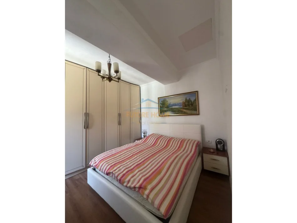 Tirane, shitet Vile Vile 1 Katshe , 216 m² 280.000 € (Ali Demi)