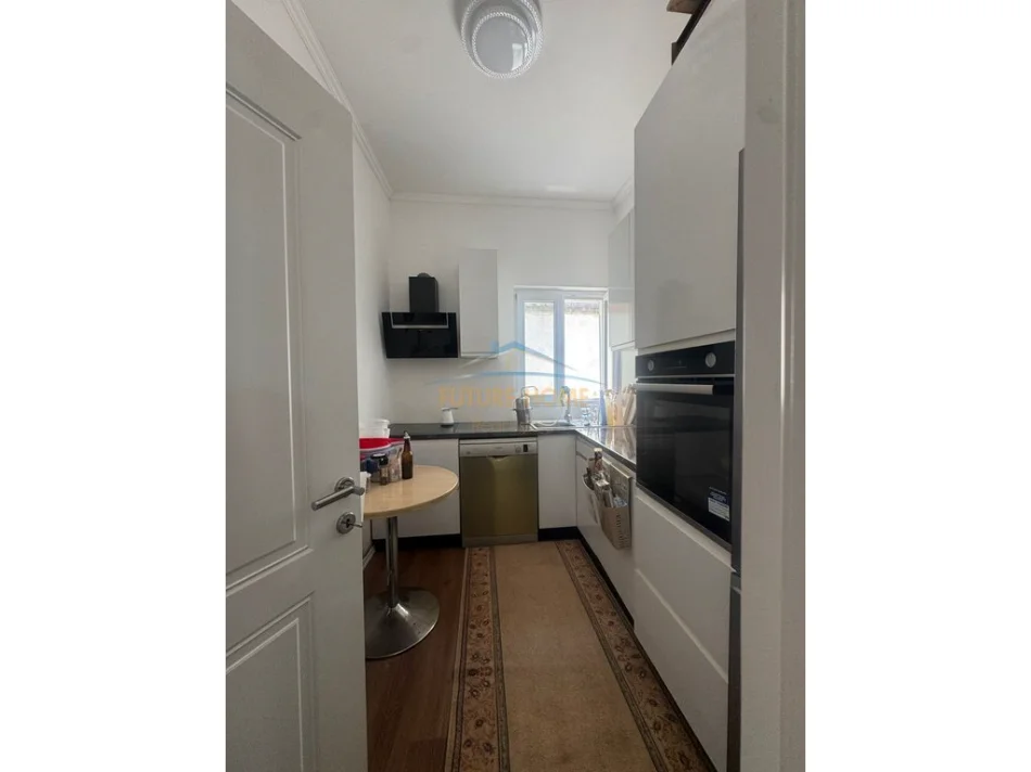 Tirane, shitet apartament 2+1+Aneks+Ballkon Kati 0, 216 m² 260.000 € (Ali Demi)