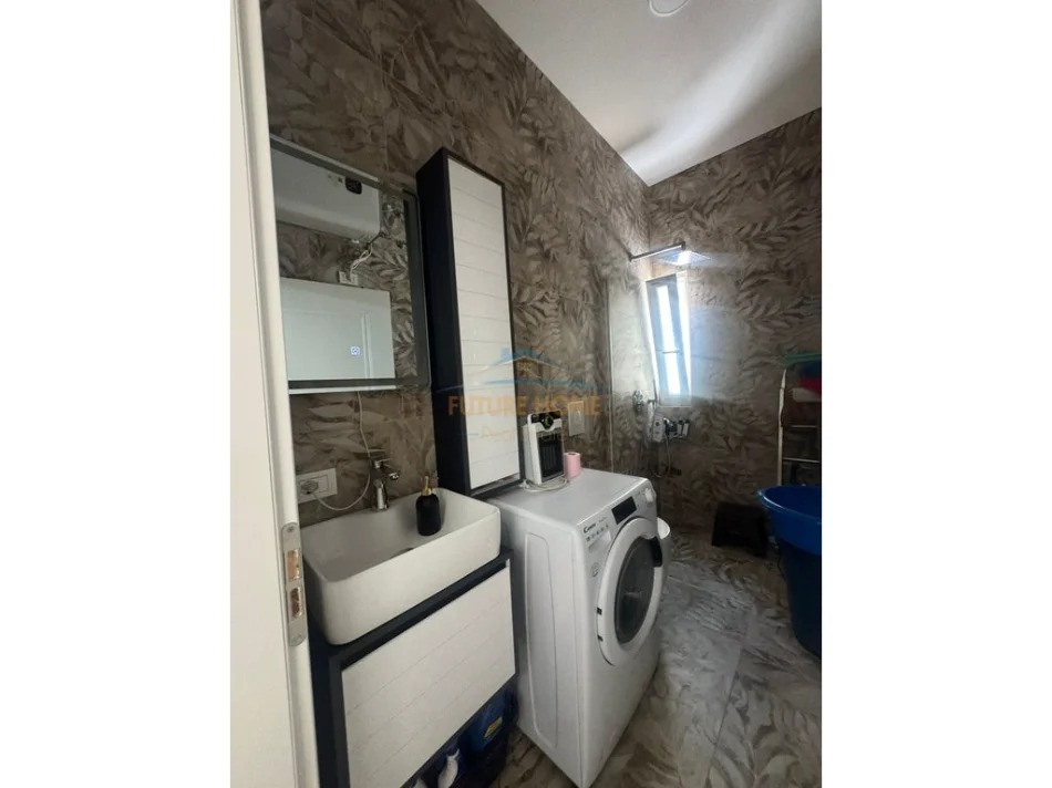 Tirane, shitet apartament 2+1+Aneks+Ballkon Kati 0, 216 m² 260.000 € (Ali Demi)