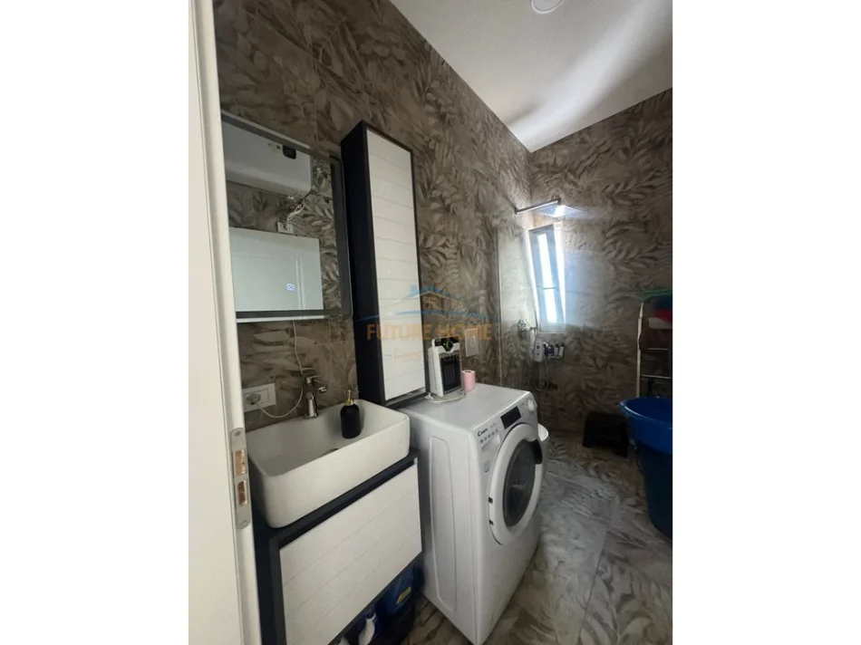 Tirane, shitet shtepi 2+1+Ballkon Kati 0, 216 m² 280.000 € (Ali Demi)