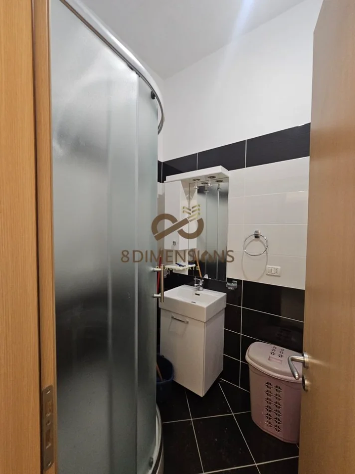 Tirane, jepet me qera apartament 2+1+Ballkon Kati 6, 110 m² 650 € (fresk)