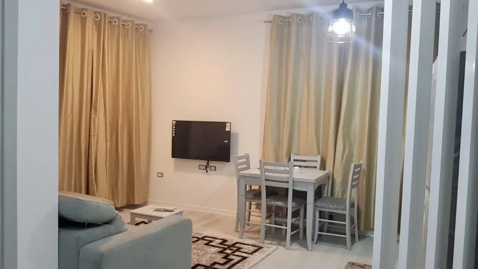 Tirane, jepet me qera apartament 1+1 Kati 3, 60 m² 650 € (Komuna e Parisit, Prane Kompleksit Kika 2)