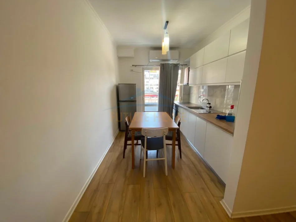 Tirane, jepet me qera apartament 2+1 Kati 5, 75 m² 480 € (Palmat Astir)