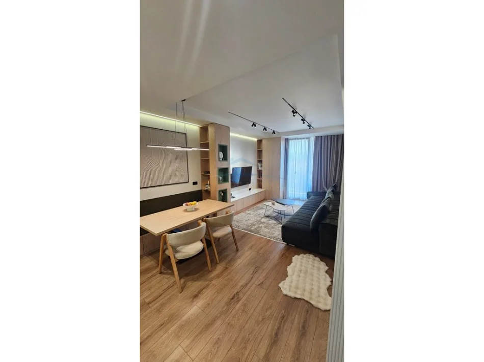 Tirane, jepet me qera apartament 1+1+Ballkon Kati 8, 75 m² 1.000 € (Rruga Mine Peza)