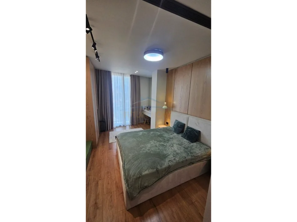 Tirane, jepet me qera apartament 1+1+Ballkon Kati 8, 75 m² 1.000 € (Rruga Mine Peza)