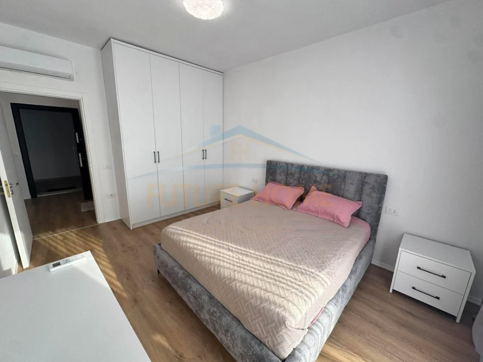 Tirane, jepet me qera apartament 2+1+Ballkon Kati 2, 94 m² 550 € (Unaza e Re)