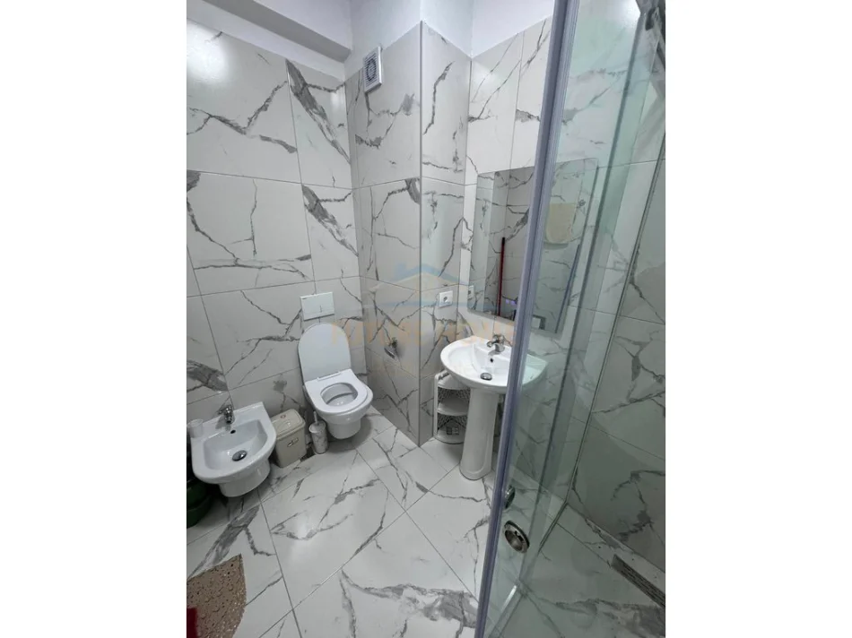 Tirane, jepet me qera apartament 2+1+Ballkon Kati 2, 94 m² 550 € (Unaza e Re)