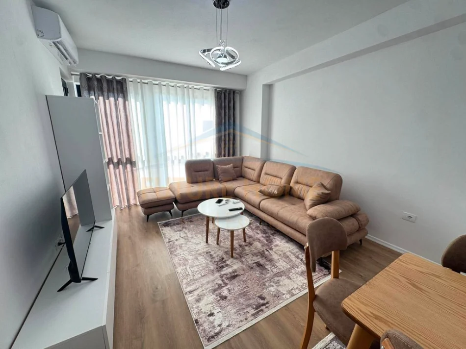 Tirane, jepet me qera apartament 2+1 Kati 2, 98 m² 550 € (Unaza e re)