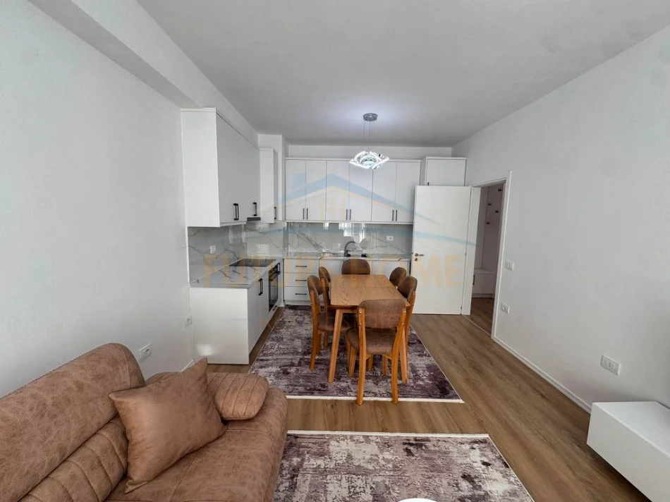 Tirane, jepet me qera apartament 2+1+Ballkon Kati 2, 94 m² 550 € (Unaza e Re)