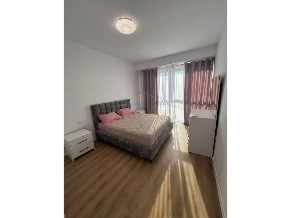 Tirane, jepet me qera apartament 2+1 Kati 2, 98 m² 550 € (Unaza e re)