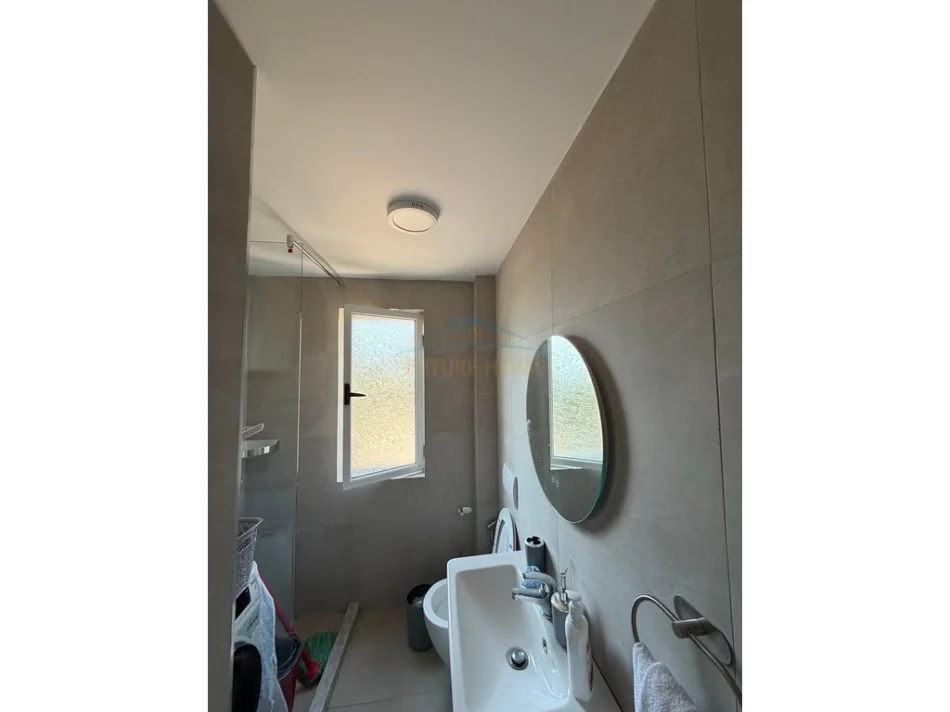 Tirane, jepet me qera apartament 1+1+Ballkon Kati 3, 45 m² 750 € (Qender)
