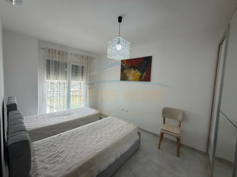 Tirane, jepet me qera apartament 2+1+Ballkon Kati 6, 90 m² 600 € (Unaza e Re)